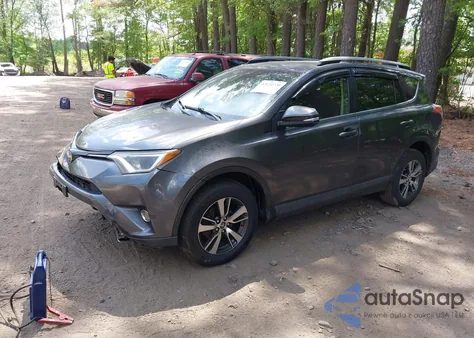 2018 Toyota Rav4 Xle z USA, uszkodzony, nr VIN JTMRFREV4JD234618